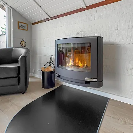 3 Bedroom Amazing In Holiday home